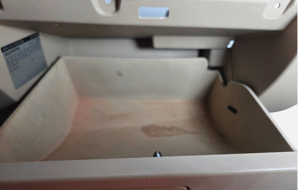 08-10 VUE GLOVE BOX COMPARTMENT 4