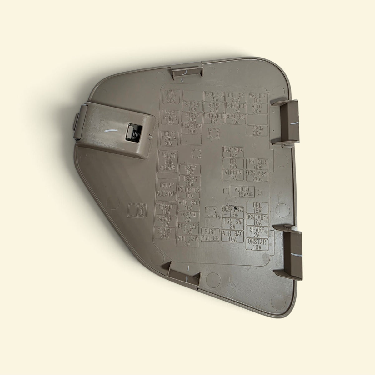 2009 09 SATURN VUE FUSE BOX COVER TRIM ACCESS DOOR BEZEL BATTERY CAP PANEL OEM2