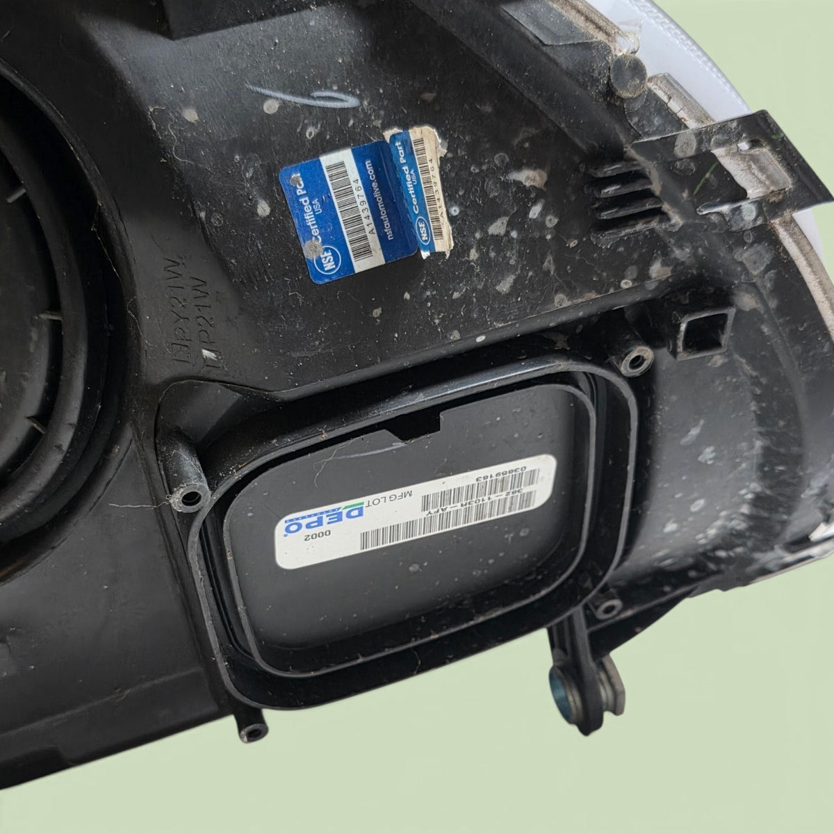 2007 to 2013 Mini Cooper Right Passenger Side Headlight Xenon HID  AF3107 DW6