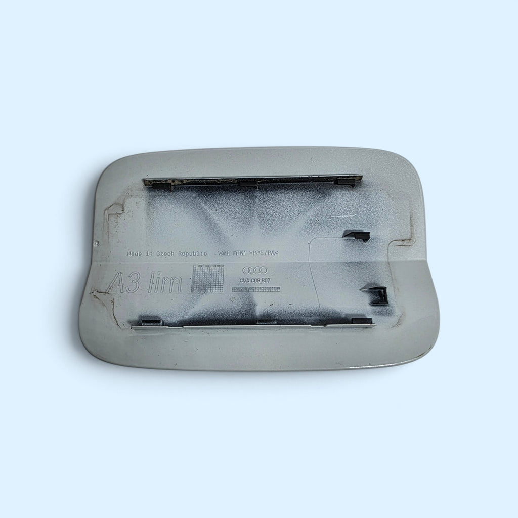 AUDI A3 8V 2013-2020 FUEL FILLER DOOR FLAP IN WHITE VERY NICE CONDITION OEM6