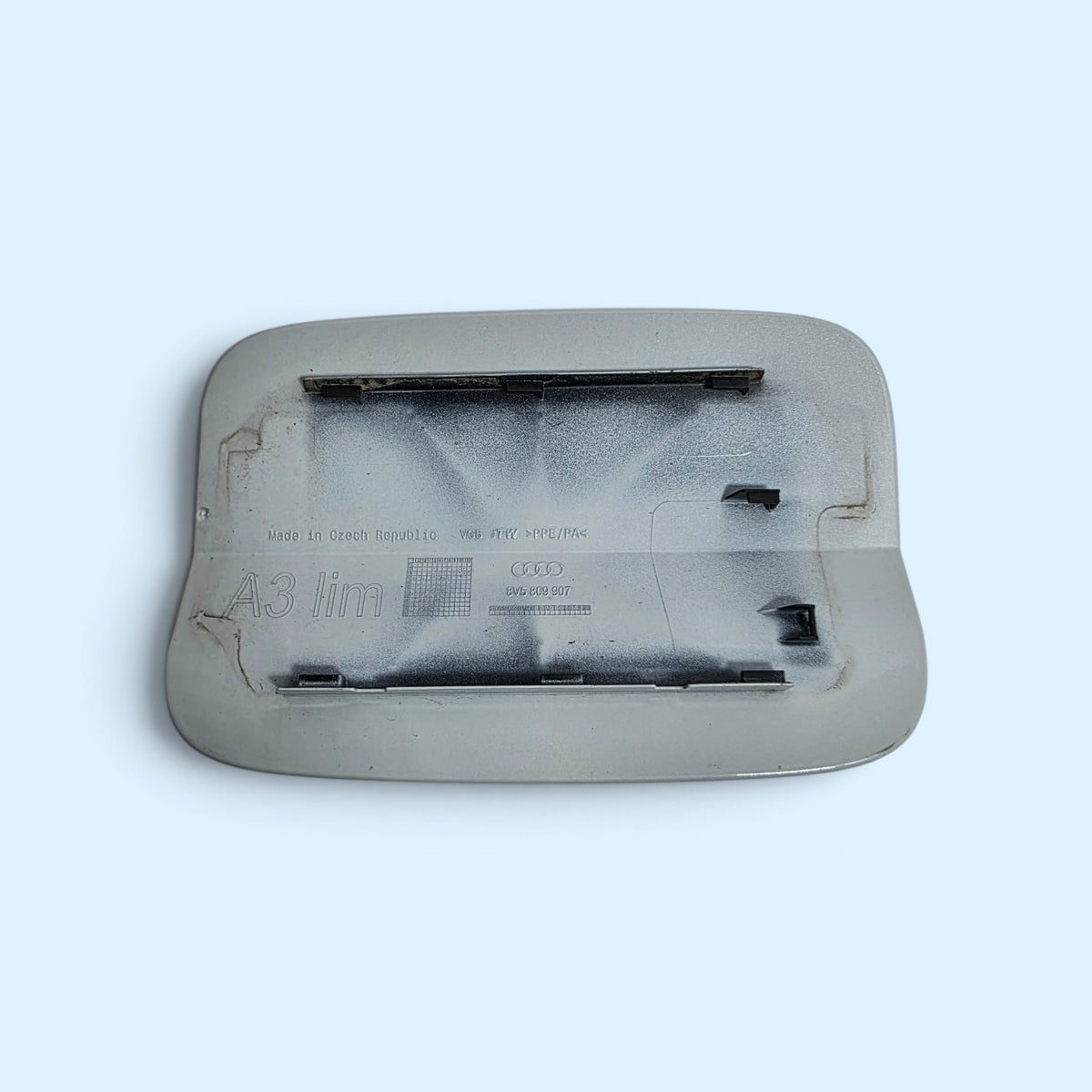 AUDI A3 8V 2013-2020 FUEL FILLER DOOR FLAP IN WHITE VERY NICE CONDITION OEM6